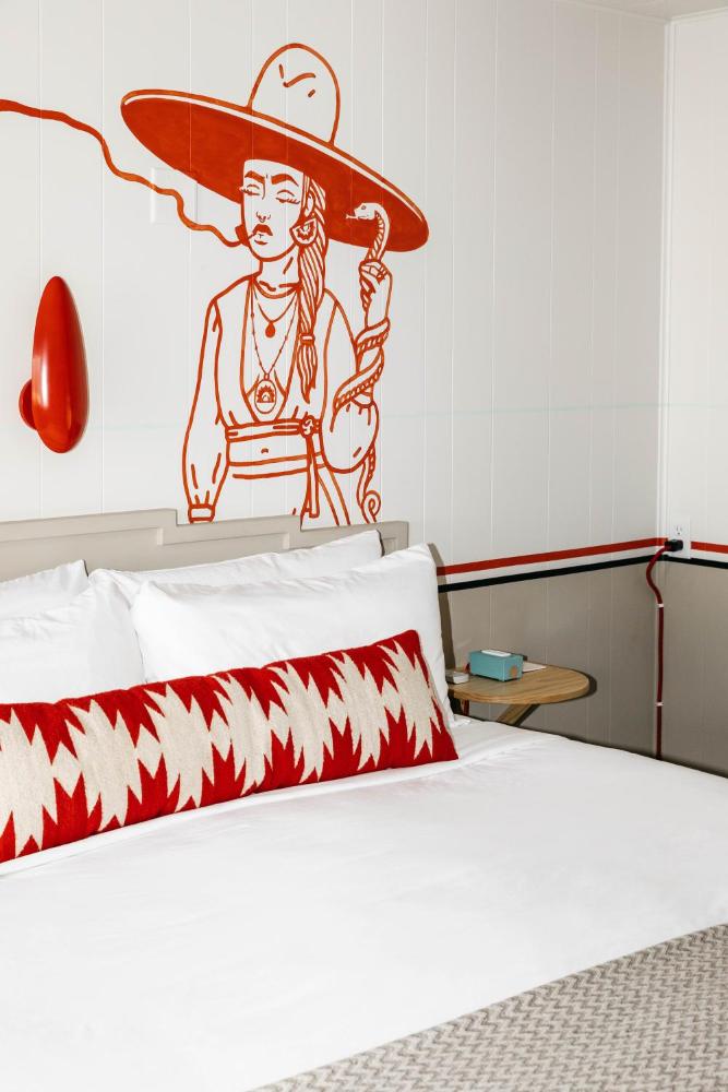 Queen Room (Non Pet-Friendly) interior